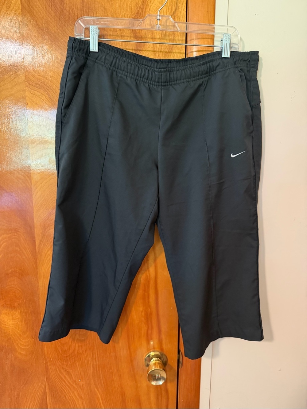 Nike Black Elastic Waist Athletic Capri Pants